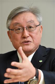 インタビューに応じる日立製作所の東原敏昭社長（寺河内美奈撮影）