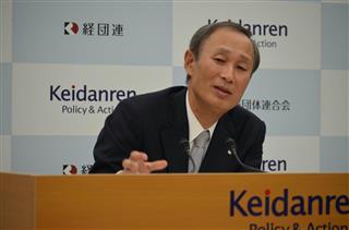 経営側の春闘方針を説明する経団連の工藤泰三副会長=16日、東京都千代田区 経営側の春闘方針を説明する経団連の工藤泰三副会長=16日、東京都千代田区