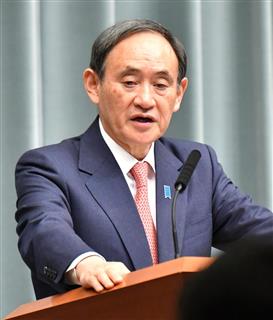 記者会見する菅義偉官房長官＝１８日、首相官邸（斎藤良雄撮影）