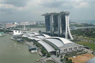 シンガポール観光名所のマリーナ湾も、湾口がせき止められて淡水化され、同国１５番目の貯水池となっている