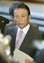 閣議を終え取材に応じる麻生金融相＝２日午前、首相官邸