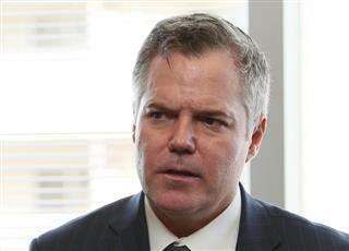 大阪・夢洲のＩＲ構想について語るジェームス・ムーレン会長＝７日、大阪市浪速区（志儀駒貴撮影）