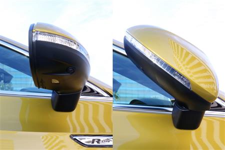 ドアミラーは格納時、斜め上を向く。ＶＷ・アルテオン