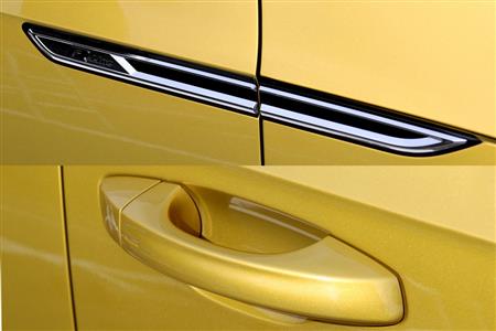 Ｒ－Ｌｉｎｅ専用のサイドモール（上）とドアハンドル。（下）ＶＷ・アルテオン