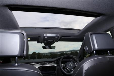 後席にも開放感をおすそ分け。ＶＷ・アルテオン