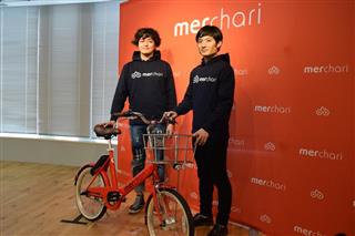 新事業「メルチャリ」について説明する、ソウゾウの松本龍祐代表取締役(左)と同社のメルチャリプロダクト責任者の井上雅意氏=13日、東京都港区 新事業「メルチャリ」について説明する、ソウゾウの松本龍祐代表取締役(左)と同社のメルチャリプロダクト責任者の井上雅意氏=13日、東京都港区