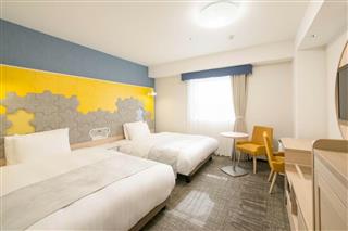 ファミリー層向けに３月に新ブランドとしてオープンする「コンフォートスイーツ東京ベイ」の客室。壁にジグソーパズルの模様があしらわれている