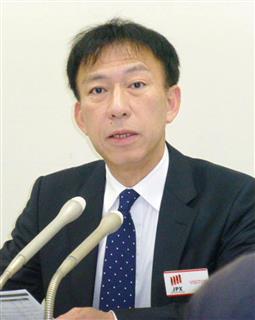 記者会見するジャパンディスプレイの大島隆宣執行役員＝１４日午後、東京都内