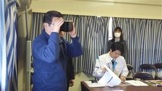 ＶＲ技術を活用した理事会での説明。理事の間では「設計図などに比べてイメージしやすい」といった声が相次いだ＝千葉市内のマンション