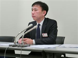 会見を行うジャパンディスプレイの大島●宣最高財務責任者（ＣＦＯ）＝１４日、東京都中央区の東京証券取引所●＝隆の生の上に一