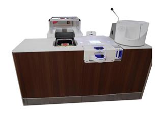 レジでの会計や袋詰めを自動化するパナソニックの「レジロボ」