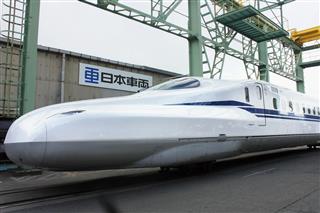 ＪＲ東海が披露した、東海道新幹線の新型「Ｎ７００Ｓ」の先頭車両＝１７日午後、愛知県豊川市
