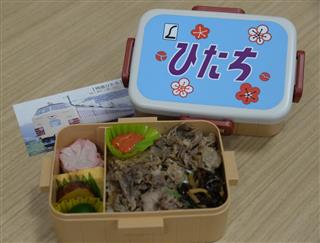 特急列車ヘッドマーク弁当第4弾の「ひたち」(鴨川一也撮影) 特急列車ヘッドマーク弁当第4弾の「ひたち」(鴨川一也撮影)