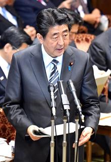 答弁する安倍晋三首相＝２日午前、国会・参院第１委員会室（斎藤良雄撮影）