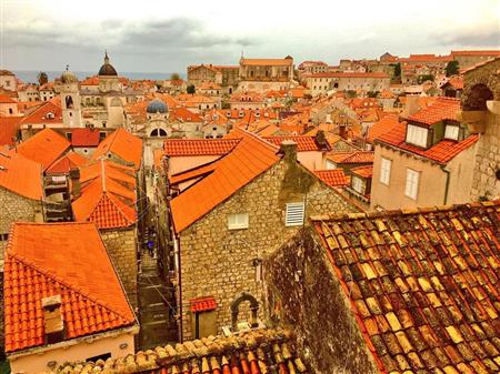 クロアチアのドブロブニク、城壁からの街並み