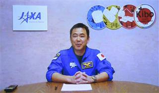 米ヒューストンからテレビ電話を通じて記者会見する星出彰彦さんの映像=6日午前 米ヒューストンからテレビ電話を通じて記者会見する星出彰彦さんの映像=6日午前