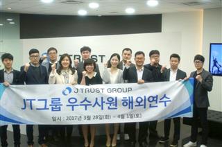 日本の厳しい内部統制を学びにきた韓国グループの職員=2017年3月28日、東京・虎ノ門のJトラスト本社 日本の厳しい内部統制を学びにきた韓国グループの職員=2017年3月28日、東京・虎ノ門のJトラスト本社