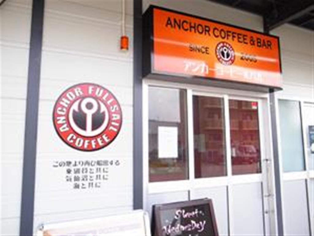 アンカーコーヒー仮設店舗。左下の壁にメッセージが記されている（オノデラコーポレーション提供）