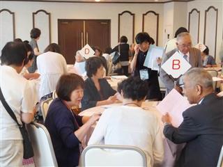 良縁を求め、親同士が婚活する会場（良縁親の会提供）