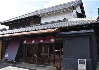 明治初期に建てられた府中誉の建物＝茨城県石岡市国府（丸山将撮影）