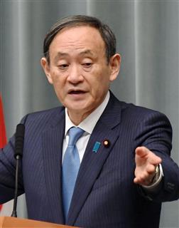 記者会見する菅官房長官＝２９日午前、首相官邸