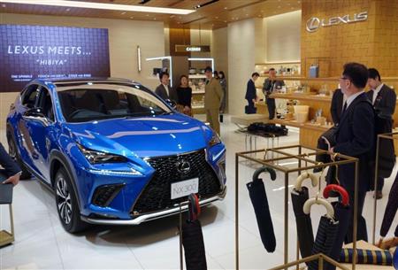 トヨタ自動車はレンタカー事業に高級ブランド「レクサス」の車種を導入することも発表している＝東京都千代田区