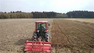 農業法人「フレッシュファームちば」が稲作に参入する市原市皆吉地区（千葉銀行提供）