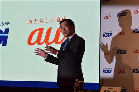 社長就任会見に臨むＫＤＤＩの高橋誠社長＝５日、東京都港区