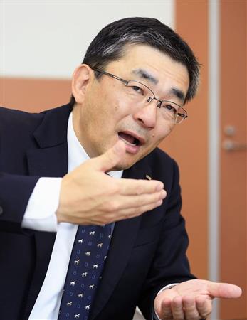 インタビューに答えるＫＤＤＩの高橋誠社長