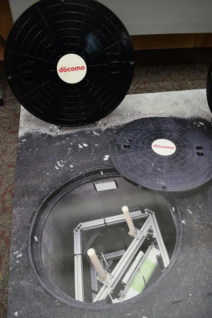 ＮＴＴドコモが開発したマンホール型基地局の試作機のイメージ＝１１日、東京都千代田区