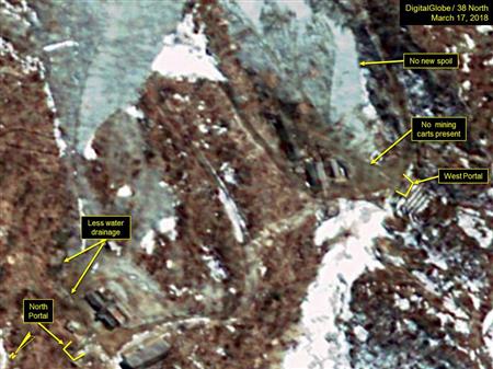 ３月１７日に撮影された北朝鮮・豊渓里の核実験場の衛星写真。西側坑道での掘削活動の動きがなくなっている（デジタルグローブ／３８ノース提供・ゲッティ＝共同）