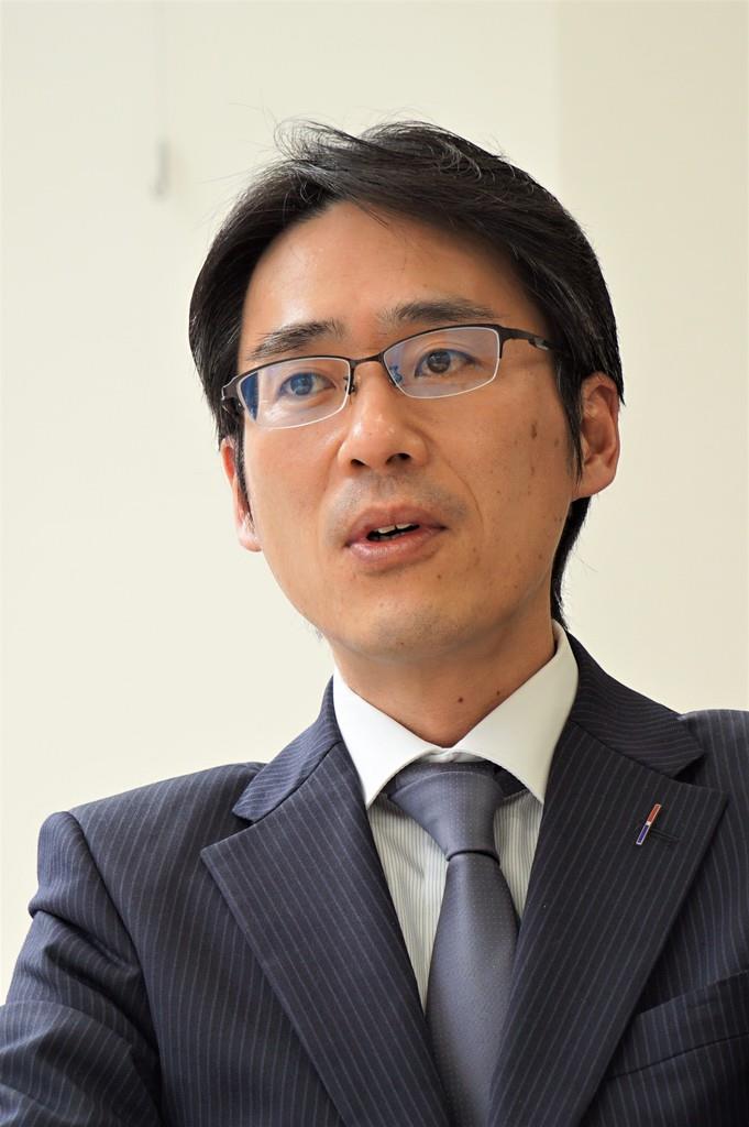 「銀行らしくない店舗づくりにチャレンジした」と語る広島銀行チャネル・ネットワーク室の竹島智文室長