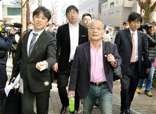 スルガ銀行本店を訪れた弁護士ら=3月15日午前、静岡県沼津市 スルガ銀行本店を訪れた弁護士ら=3月15日午前、静岡県沼津市