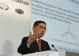 記者会見する日産自動車の西川広人社長＝１４日午後、横浜市西区