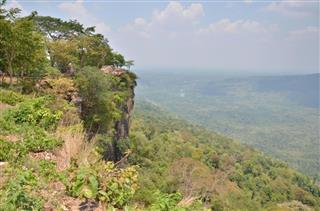 今なお続くタイ カンボジア国境封鎖 領土問題解決後も両軍にらみ合い 3 3ページ Sankeibiz サンケイビズ