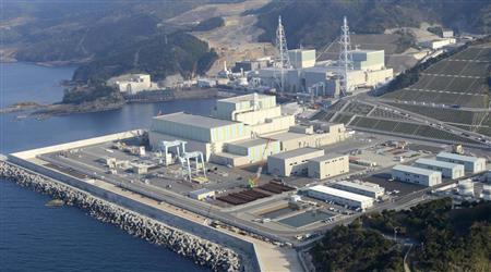 中国電力の島根原発３号機（手前）＝松江市
