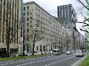 日本生命保険の本店本館（中央）＝大阪市中央区