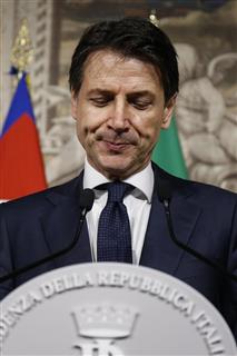 記者会見するイタリアの首相候補、ジュゼッペ・コンテ氏＝２７日、ローマ（ＡＮＳＡ通信＝ＡＰ）