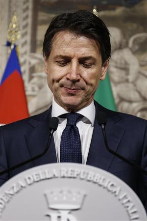 記者会見するイタリアの首相候補、ジュゼッペ・コンテ氏＝２７日、ローマ（ＡＮＳＡ通信＝ＡＰ）