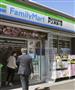 ファミリーマートがドン・キホーテの売り場づくりを取り入れた店舗＝１日午前、東京都立川市