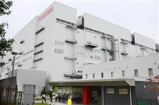 東芝の半導体子会社「東芝メモリ」の四日市工場＝三重県四日市市