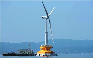 福島浮体式洋上ウインドファーム実証研究事業の下で設置された５メガワットの「ふくしま浜風」