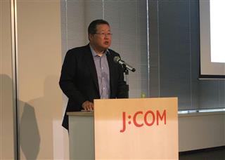 中期経営計画を発表するＪＣＯＭの井村公彦社長＝６日、東京都千代田区
