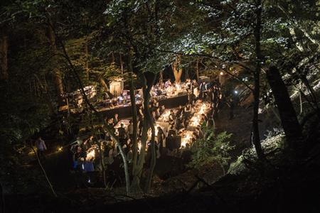 自然と一体になった饗宴