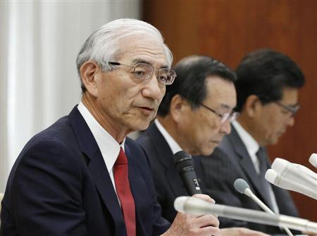 記者会見で社名変更の理由を説明する新日鉄住金の進藤孝生社長＝５月１６日、東京都中央区