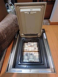大阪国税局が２０１６年、査察で見つけ出した脱税資金１億５千万円（国税庁提供）