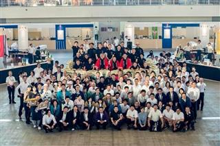 福岡初の酒イベント「&SAKEFUKUOKA」に出展した蔵元ら関係者=福岡市博多区 福岡初の酒イベント「&SAKEFUKUOKA」に出展した蔵元ら関係者=福岡市博多区