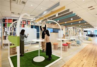 ぶら下がり機能を備えた打ち合わせスペース「ＰＩＯ（ピオ）フレーム」