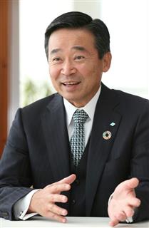 インタビューに応じる、住友商事の兵頭誠之社長＝１１日、東京都中央区（荻窪佳撮影）