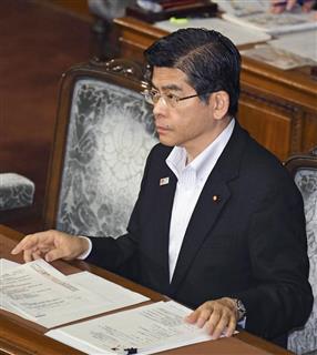 衆院本会議に臨む石井国交相=19日午後 衆院本会議に臨む石井国交相=19日午後